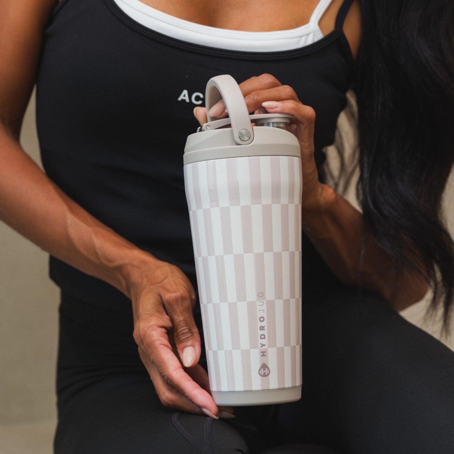 HydroJug | Insulated Shaker 24oz - Latte